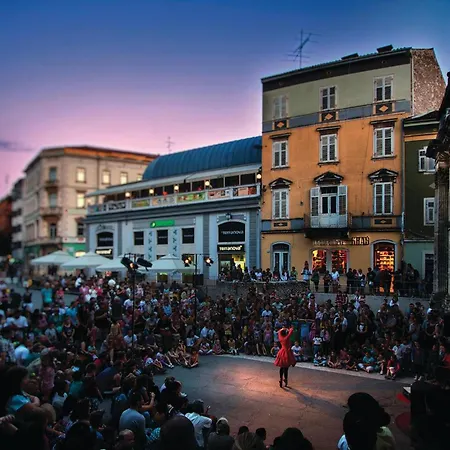 Lovely In With Wifi Пула